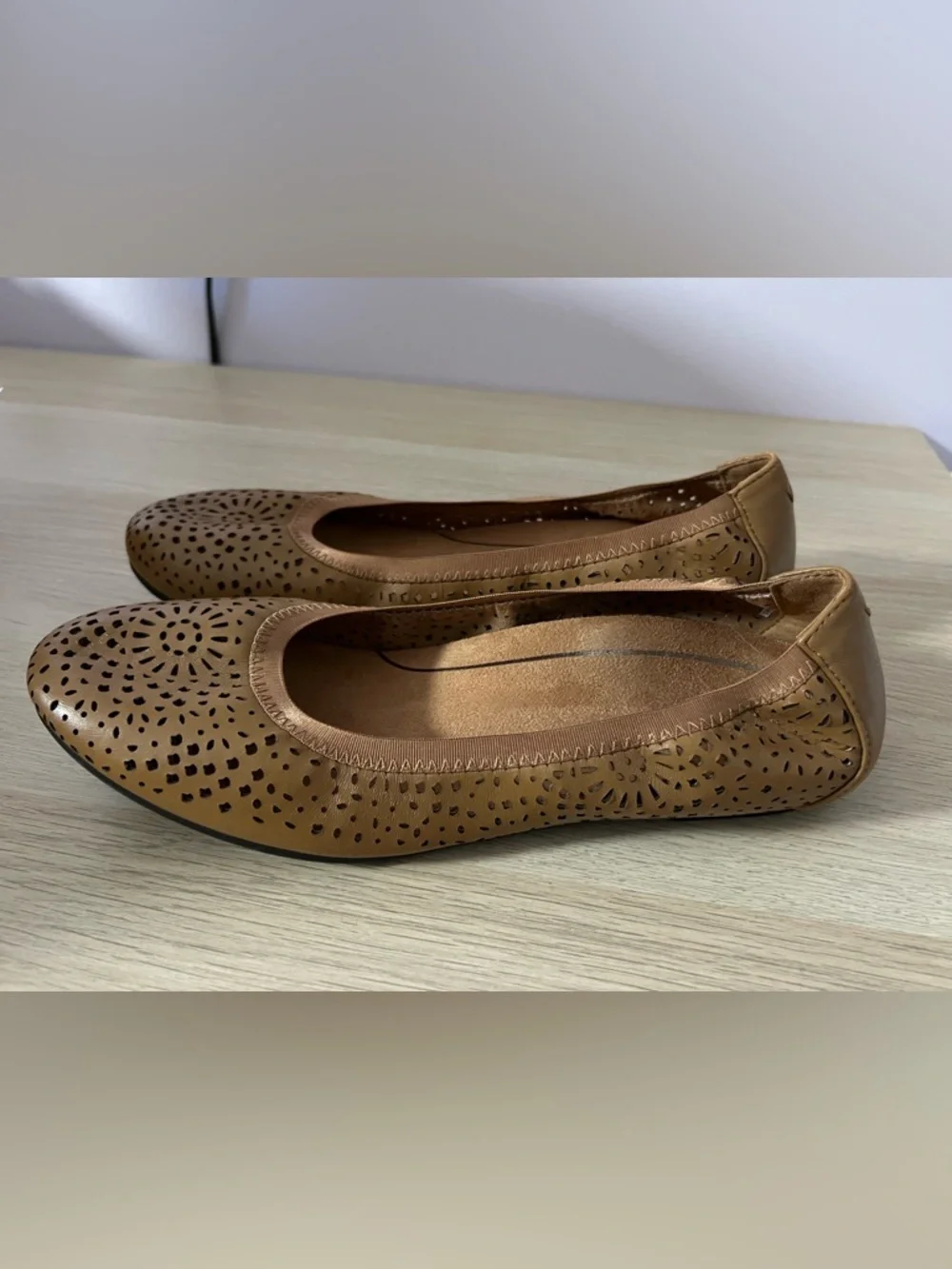 Vionic Women's Robyn Perforated Tan Leather Ballet Flats Toffee Classic